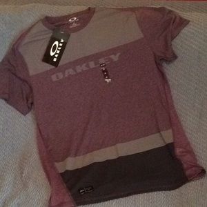 Oakley T-shirt